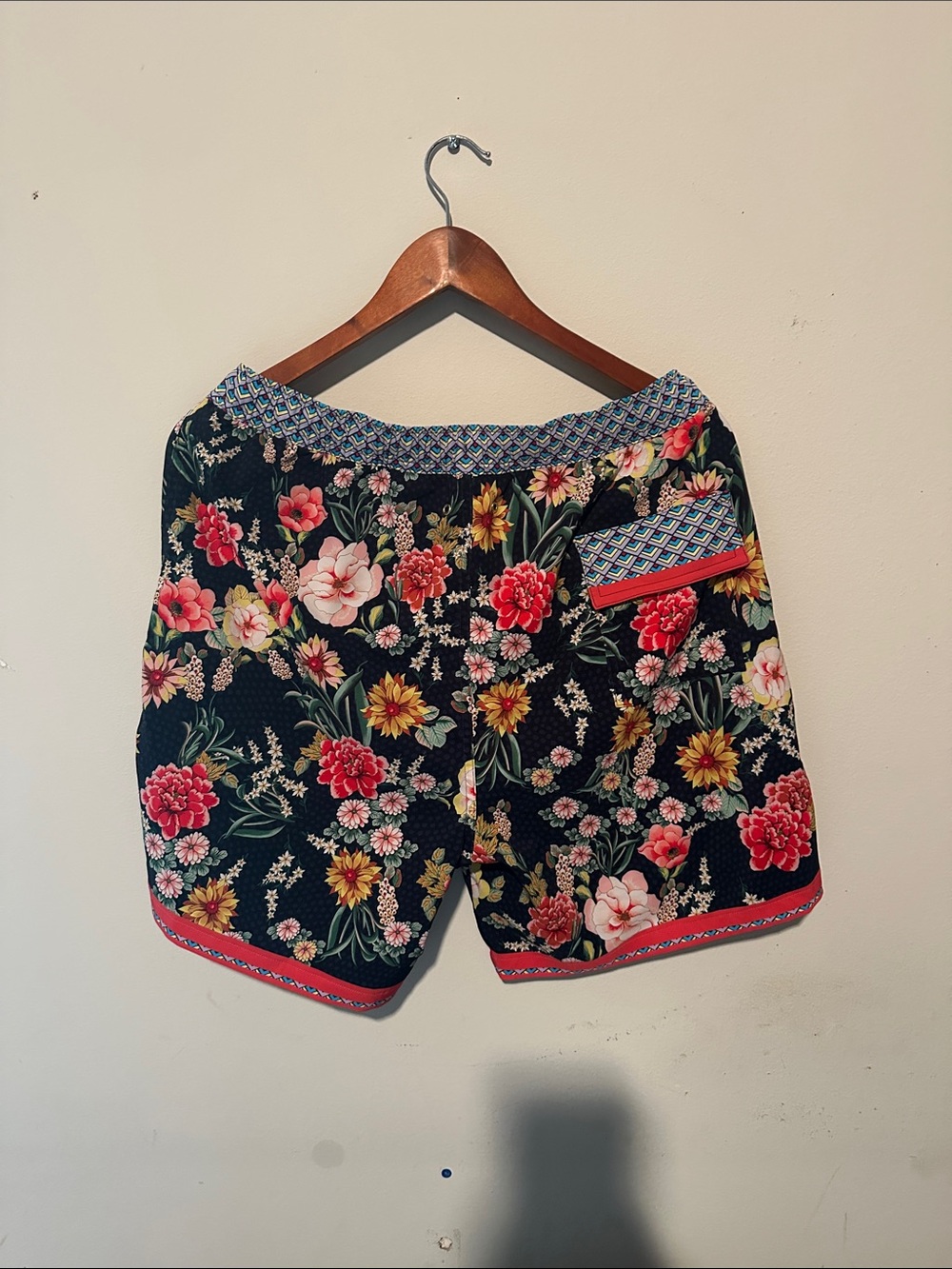 Floral Drawstring Men’s Swim Shorts - Black/Pink - Picture 3 of 3